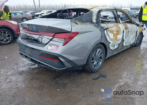 2024 Hyundai Elantra Sel z USA, uszkodzony, nr VIN KMHLM4DG1RU783010